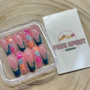 Free Spirit Nail Studio Floral Blue French Press-On Nails